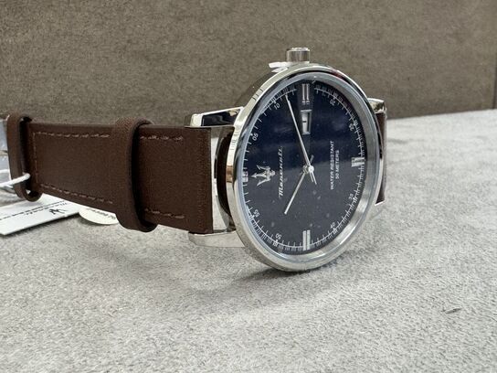 Armbåndsur  MASERATI ELEGANZA MASERATI 42 MM 3H BLUE DIA BRO S