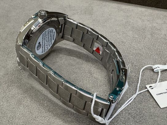 Armbåndsur  MASERATI COMPETIZIONE 43 MM 3H BLACK DIAL BR SS