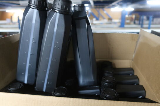 30 stk. motorolie samt gearolie WOLF 