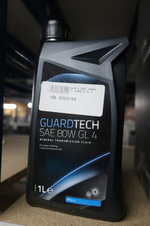 30 stk. motorolie samt gearolie WOLF 