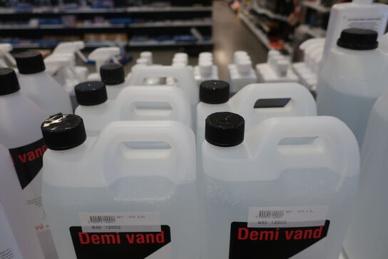 9 stk. demineraliseret vand 