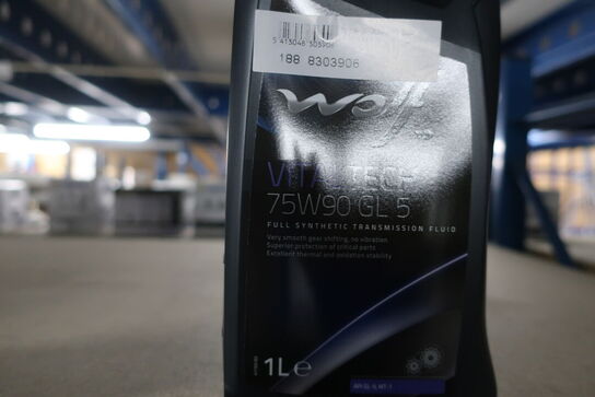 30 stk. motorolie samt gearolie WOLF 