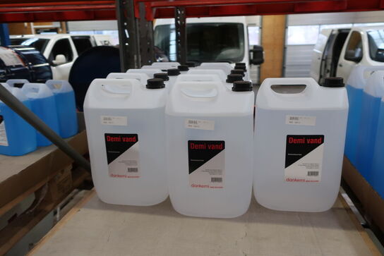 Diverse kølervæske, sprinklervæske samt demineraliseret vand 