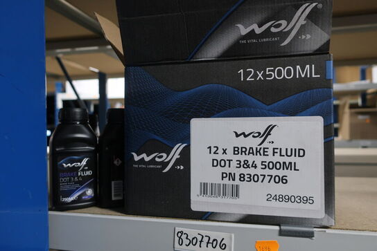 8 stk. motorolie WOLF 5W30 C1 samt 7 stk. bremsevæske WOLF DOT 3&4