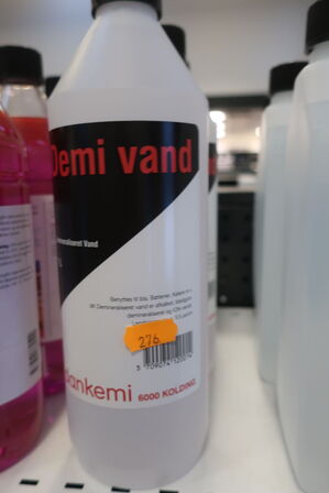 9 stk. demineraliseret vand 