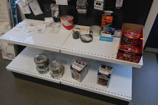 Butiksreol med parkeringsskiver, tape m.v. 