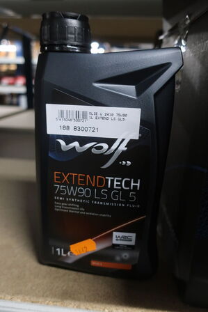 9 stk. motorolie WOLF AGRIFLOW 4T SAE 30 SJ samt 1 stk. gearolie 