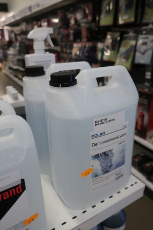 9 stk. demineraliseret vand 