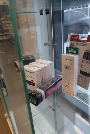 Displayskab med indhold