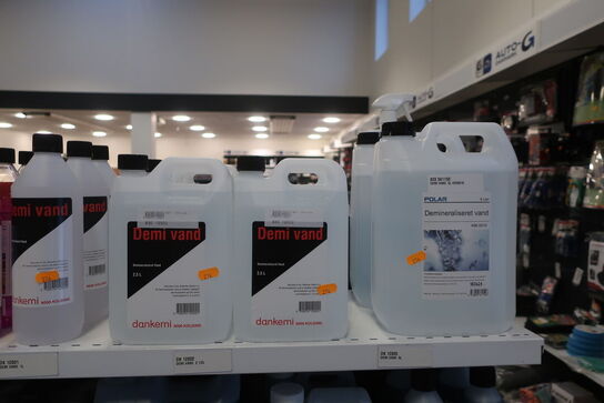 9 stk. demineraliseret vand 