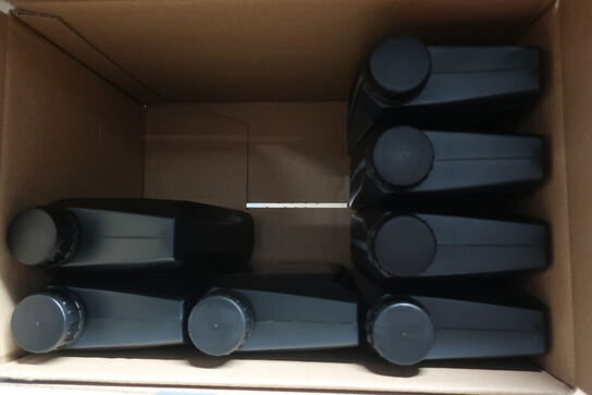 8 stk. motorolie WOLF 5W30 C1 samt 7 stk. bremsevæske WOLF DOT 3&4