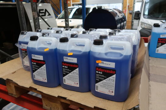 Diverse kølervæske, sprinklervæske samt demineraliseret vand 