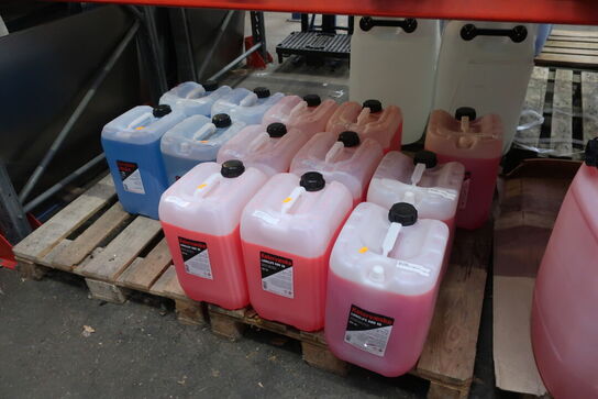 Diverse kølervæske, sprinklervæske samt sand 