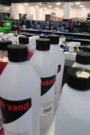 9 stk. demineraliseret vand 