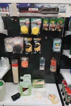 Diverse plejemidler samt poleringshoveder 