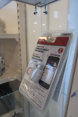 Diagnosestik, GPS tracker samt kabler 