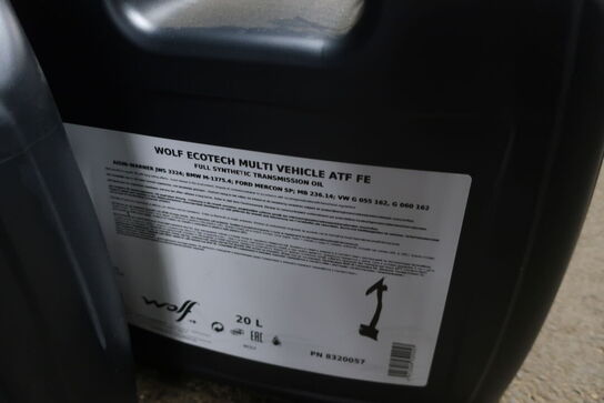 20 liter gearkasseolie WOLF ATF FE samt 20 liter motorolie 5W30 C2