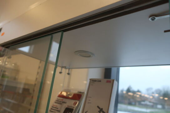 Displayskab uden indhold