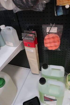 Diverse plejemidler samt poleringshoveder 