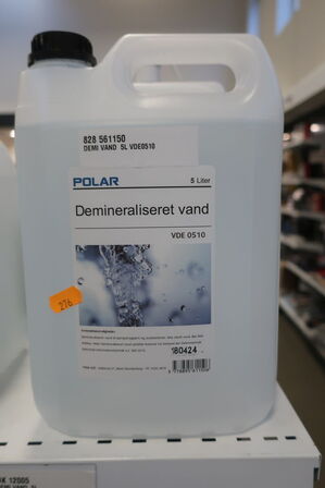 9 stk. demineraliseret vand 