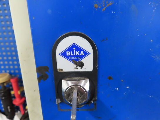 Værkstedsskab med indhold BLIKA