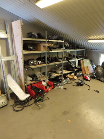 Diverse reservedele på loft SE BILLEDER