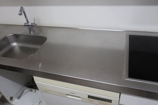 Stålbordplade med vask og kogeplade