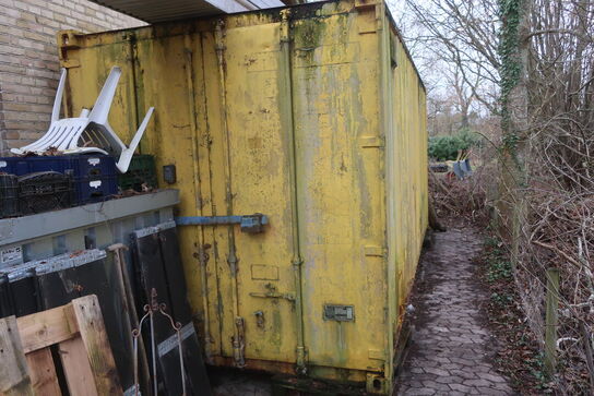 Container, stålbordplade, tv og opvasker