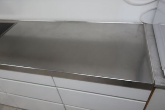 Stålbordplade med vask og kogeplade