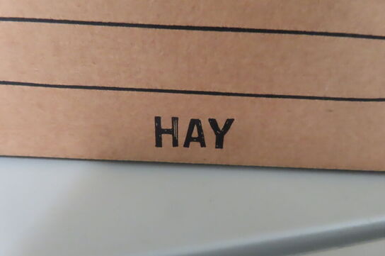 Diverse tallerkener HAY