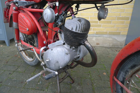 MC, Benelli 2T125cc MOMSFRI