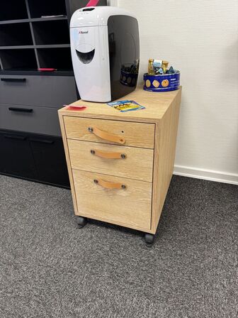 Reol samt skuffemodul 