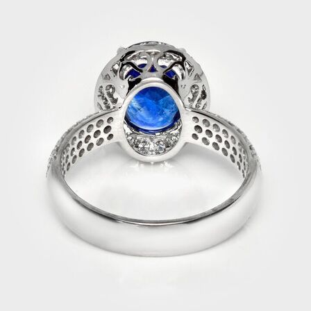 3,19 ct, kornblomstblå safir og brillantring af 18 kt. hvidguld