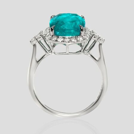 5,21 ct. fin smaragd og diamant ring i 14 kt. hvidguld. IGI.