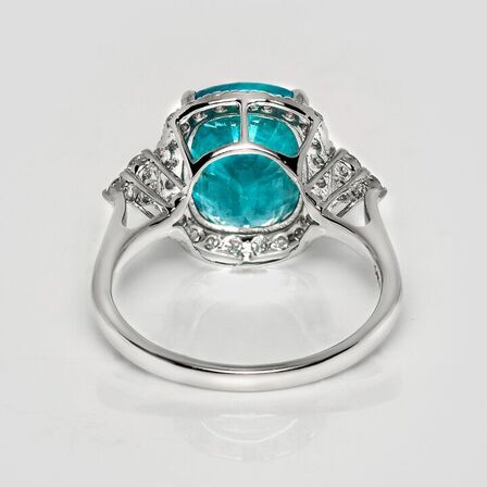 5,21 ct. fin smaragd og diamant ring i 14 kt. hvidguld. IGI.