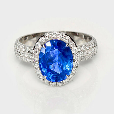 3,19 ct, kornblomstblå safir og brillantring af 18 kt. hvidguld