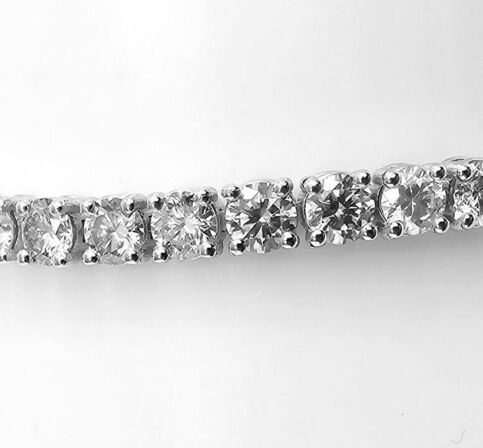 8,87 ct. naturlig diamant tennisarmbånd. 14 kt. hvidguld