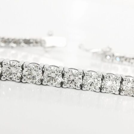 8,87 ct. naturlig diamant tennisarmbånd. 14 kt. hvidguld
