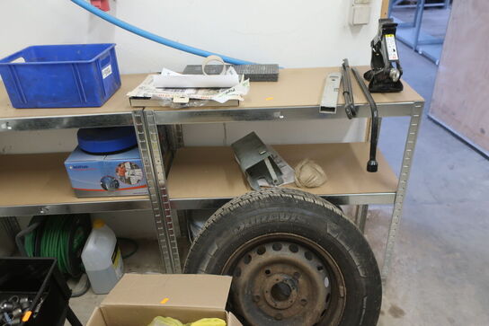 2 fag lagerreoler med div. Varelager m.m.