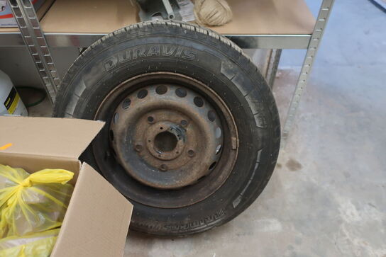 2 fag lagerreoler med div. Varelager m.m.