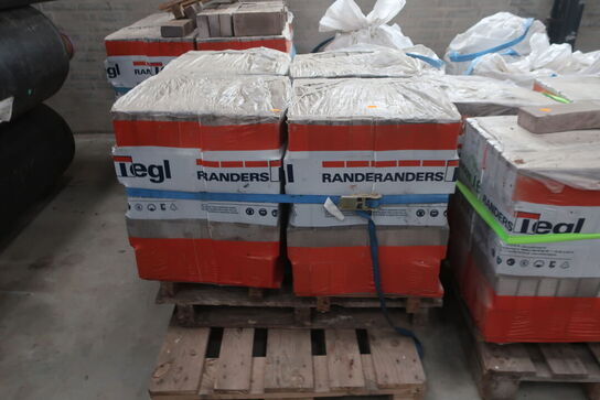 4 stk. paller med mursten m.m.