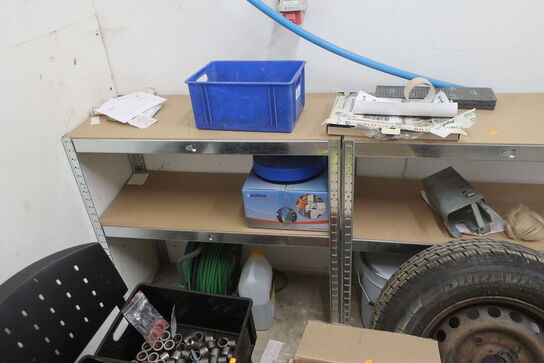 2 fag lagerreoler med div. Varelager m.m.