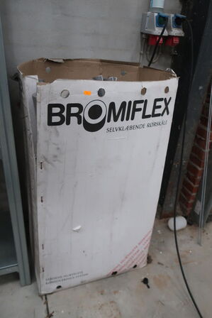 Kasse med rørisolering