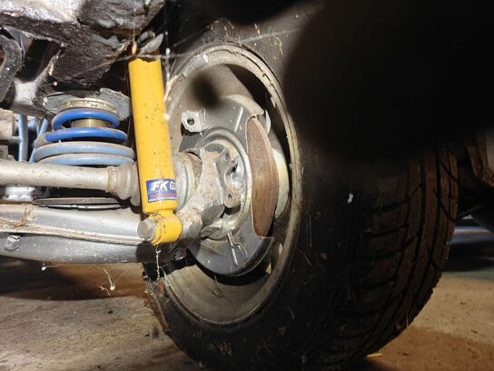 BMW E30 1983 Racer karrosseri (MOMSFRI)