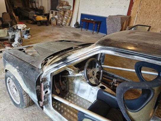 BMW E30 1983 Racer karrosseri (MOMSFRI)