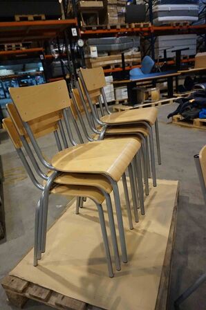 8 stk Stabelbare stole 