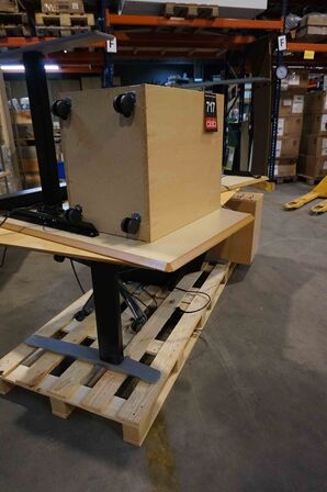 2 stk Elektriske hævesænkeborde med tre skuffemoduler 