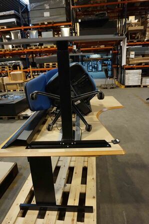 2 stk Elektriske hævesænkeborde med stole 