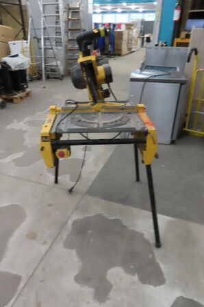 Kap- & geringssav DEWALT DW743