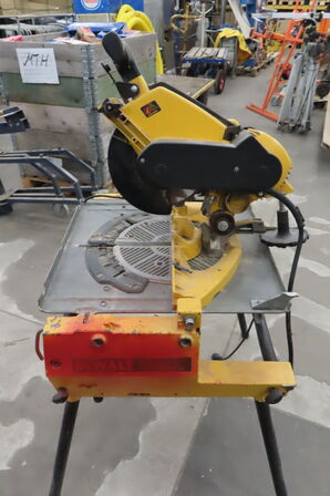 Kap- & geringssav DEWALT DW743